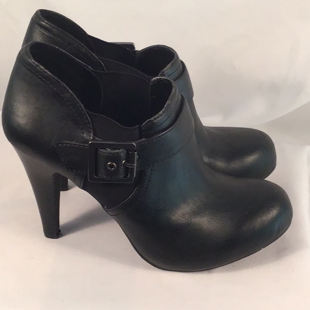 Victor size 9 black heels